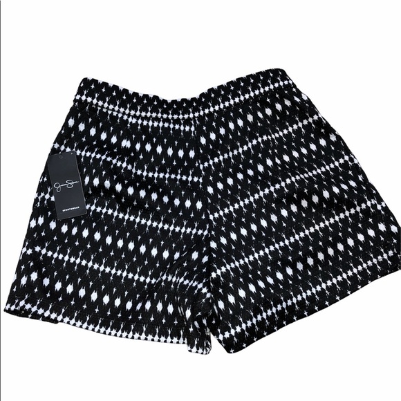 Jessica Simpson size xsmall black & white shorts - Picture 2 of 5
